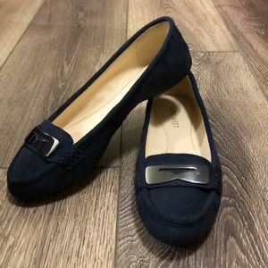 Like new 👠 NINE WEST navy flats